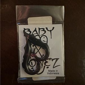 Brand New 2pc Black Water Buffalo 6G Hooks